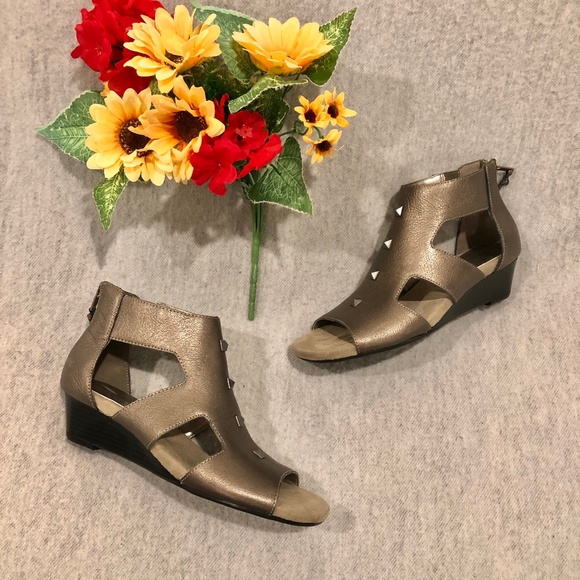 NWT - Aerosoles Metallic Pewter Gladiator-Style Wedge Sandals - Picture 1 of 16
